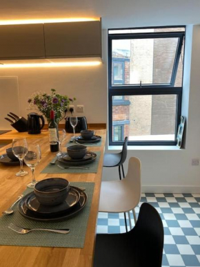Contemporary City Centre 3 bedroom apartment